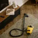 aspirateur jaune