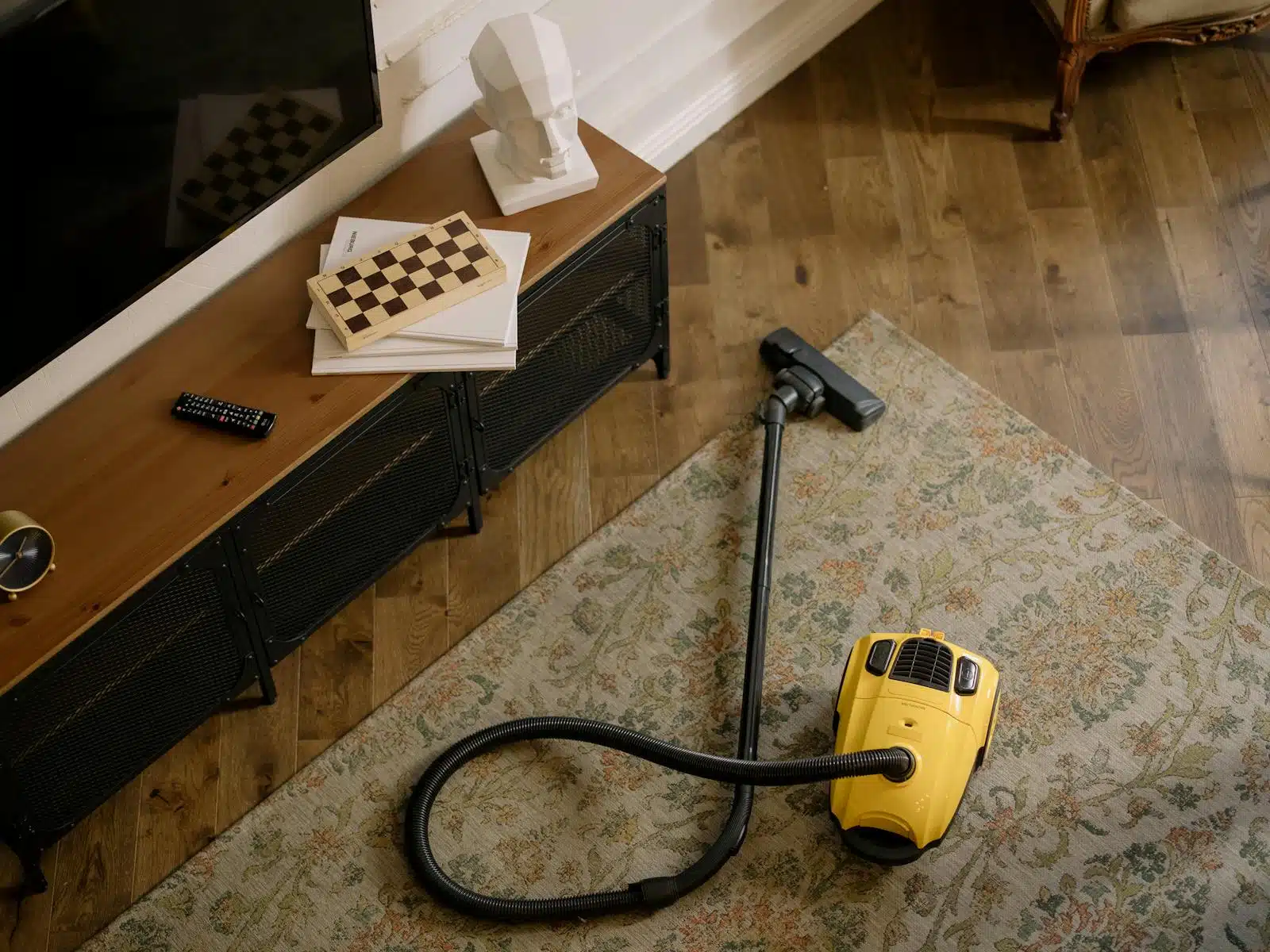 aspirateur jaune