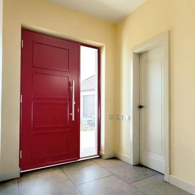 Comment choisir la porte d'entrée sur mesure parfaite pour votre intérieur