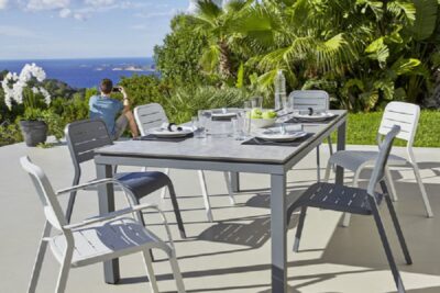 Comment choisir une table de jardin