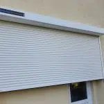 Comment installer un volet roulant électrique solaire