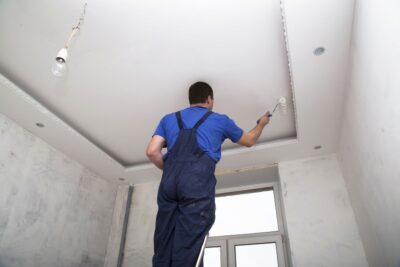 Pourquoi confier la pose de votre plafond tendu à un installateur professionnel
