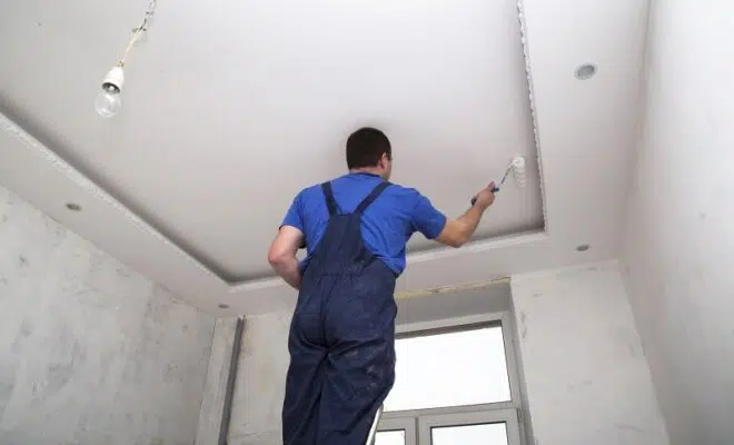 Pourquoi confier la pose de votre plafond tendu à un installateur professionnel