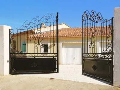 Quels sont les critères de choix des portails extérieurs pour maison