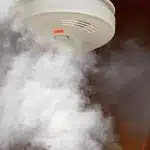 Quels sont les signes qui indiquent qu'il faut remplacer un détecteur de fumée
