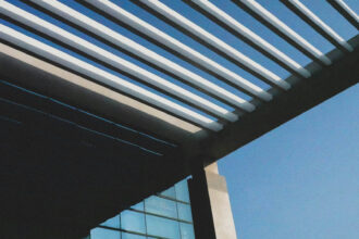 Comment bien choisir une pergola pour votre terrasse à Lille ?