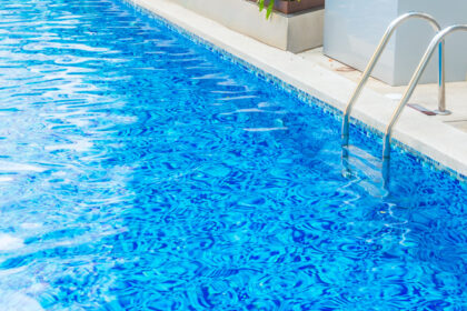 Comment réagir en cas de fuite de piscine ?