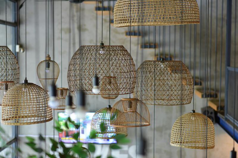 des plafonniers en osier