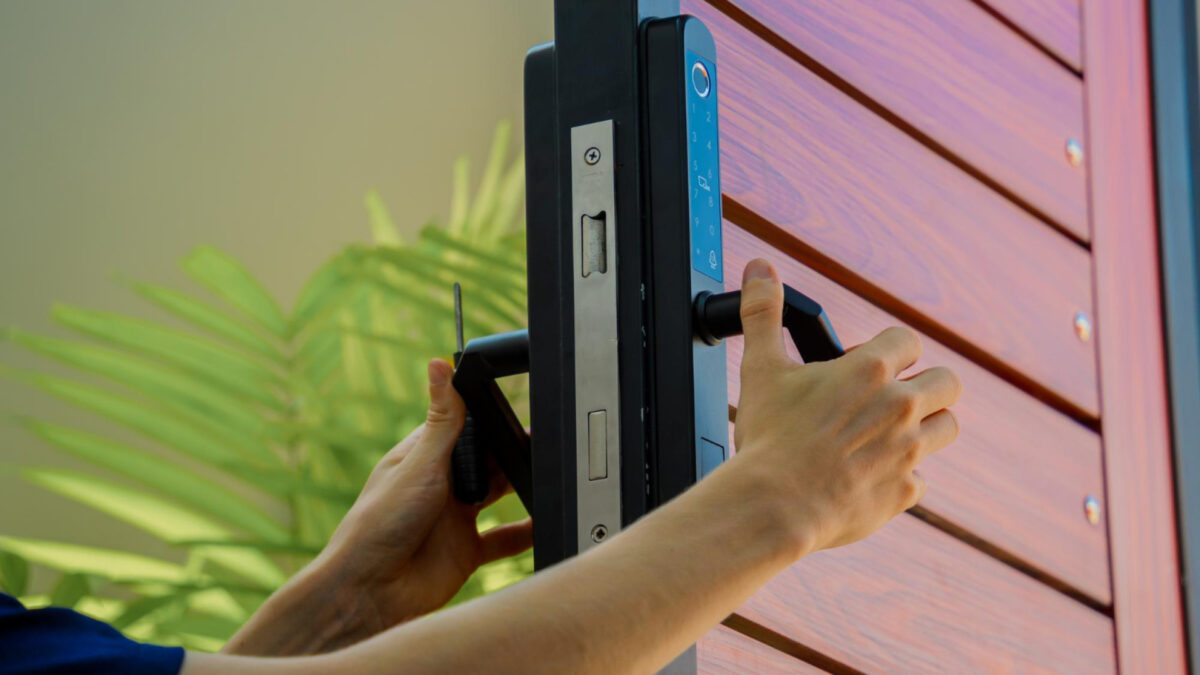 Détecteur d'ouverture Door Protect Plus : une protection discrète et efficace pour vos portes et fenêtres