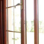 Fenêtre en bois sur mesure : le bon choix pour rénover en 2026 ?