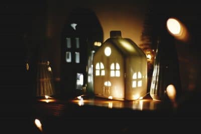 maison de Noël miniature lumineuse