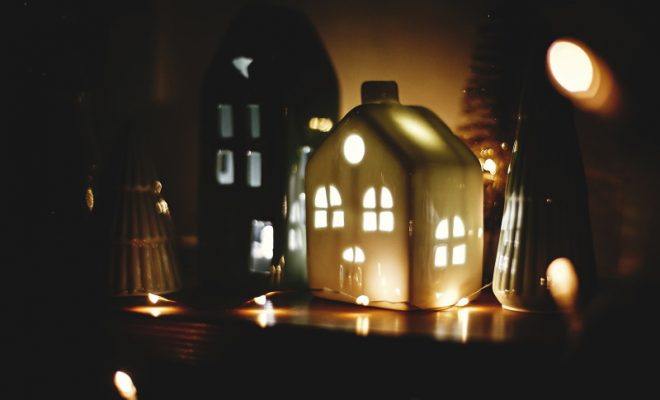 maison de Noël miniature lumineuse