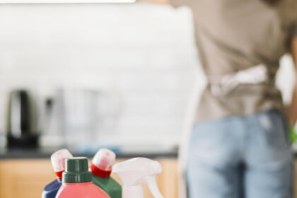 Ménage à domicile : et si un professionnel vous coûtait moins cher que prévu ?