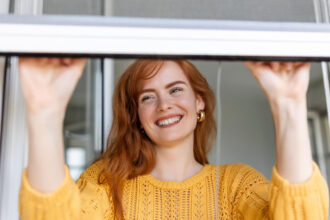 Moustiquaire pour fenêtre ou porte : quel modèle choisir et comment le poser soi-même ?