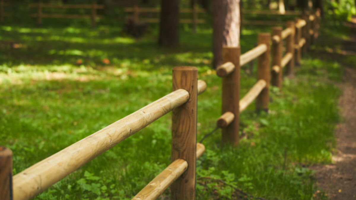 Sécurisez votre extérieur avec des poteaux de clôture fiables