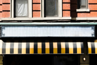 Stores et pergolas sur mesure : élégance et performance pour sublimer l’extérieur